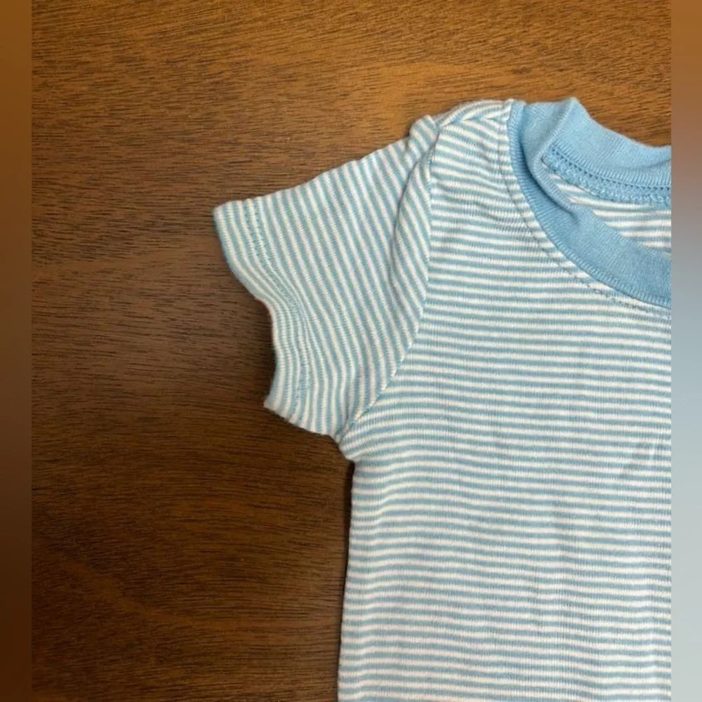 Short Sleeve Baby Bodysuit Blue Stripes‎ 9 Months. Carters (0401)